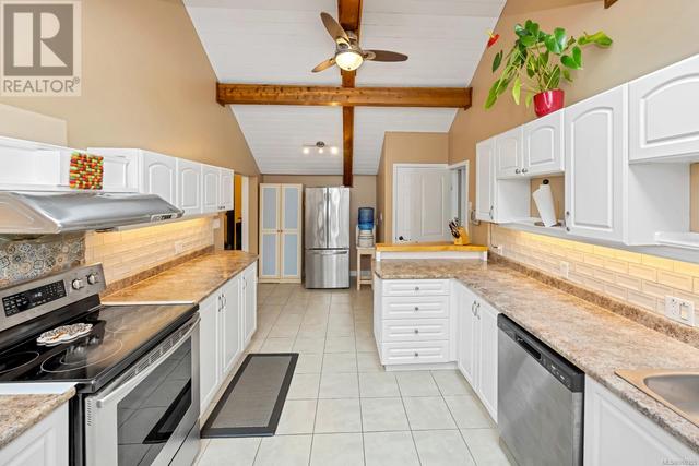 3013 Manzer Rd, House detached with 3 bedrooms, 2 bathrooms and 5 parking in Sooke BC | Image 49