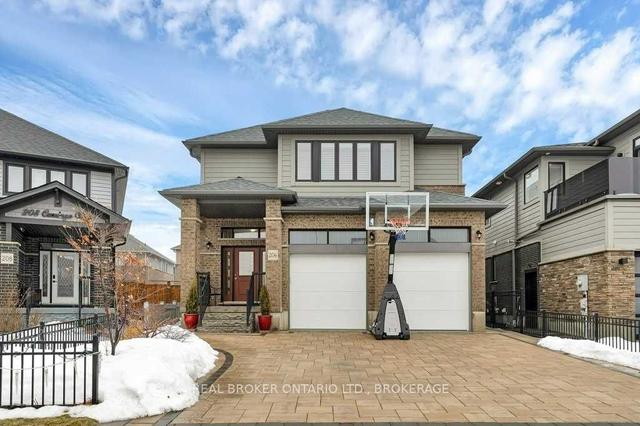 206 Carriage Way, House detached with 6 bedrooms, 4 bathrooms and 5 parking in Waterloo ON | Image 1