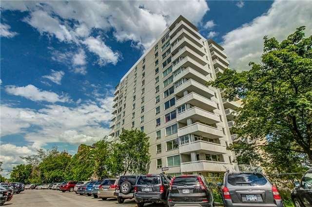 1002 - 39 Stavebank Rd, Condo with 2 bedrooms, 2 bathrooms and 1 parking in Mississauga ON | Image 1