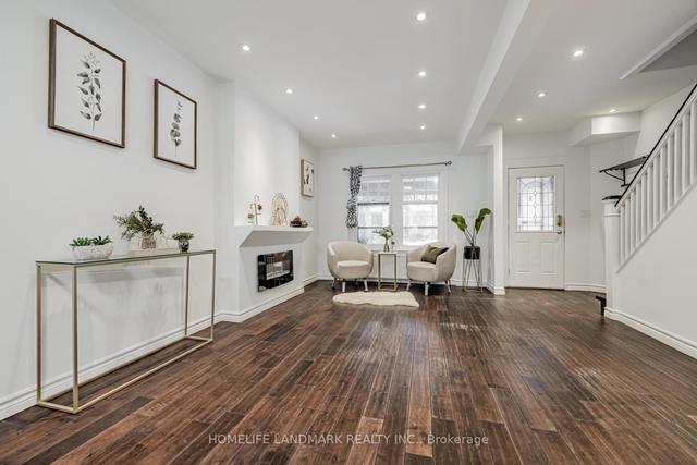 109 Bedford Park Ave, House semidetached with 3 bedrooms, 2 bathrooms and 2 parking in Toronto ON | Image 32
