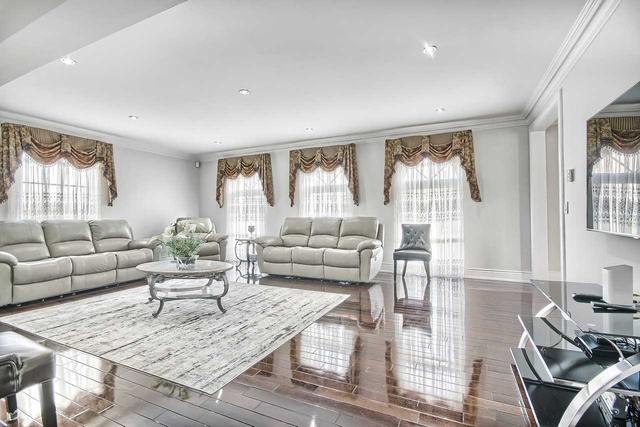 23 Morris Crt, House detached with 9 bedrooms, 8 bathrooms and 13 parking in Brampton ON | Image 6