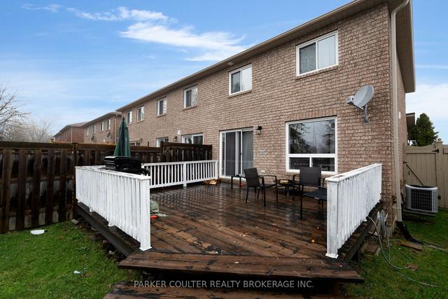 1 Mccausland Crt, House attached with 3 bedrooms, 3 bathrooms and 2 parking in Barrie ON | Image 9