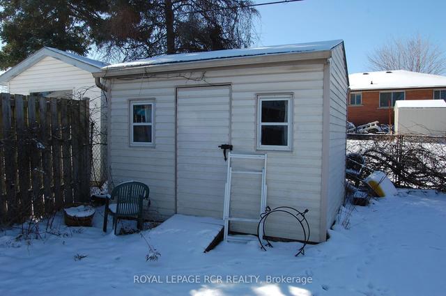 63 Olympic Dr, House detached with 3 bedrooms, 2 bathrooms and 3 parking in Kitchener ON | Image 3