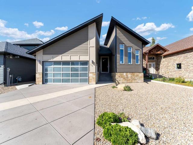 66 Copper Canyon Bay Sw, House detached with 4 bedrooms, 2 bathrooms and 4 parking in Medicine Hat AB | Image 1