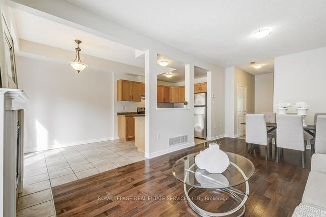 3 - 232 Stonehenge Rd, Townhouse with 3 bedrooms, 3 bathrooms and 3 parking in Hamilton ON | Image 3