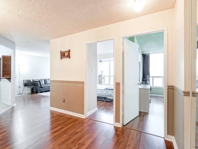 1007 - 10 Laurelcrest St, Condo with 2 bedrooms, 1 bathrooms and 1 parking in Brampton ON | Image 19