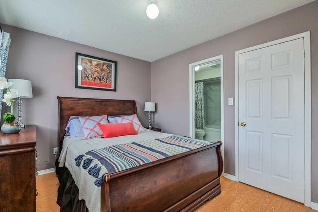 57 Spadina Rd, Townhouse with 3 bedrooms, 2 bathrooms and 2 parking in Brampton ON | Image 10