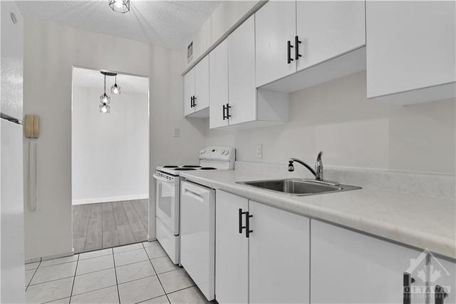 505 - 2400 Virginia Drive, Condo with 3 bedrooms, 2 bathrooms and 1 parking in Ottawa ON | Image 14