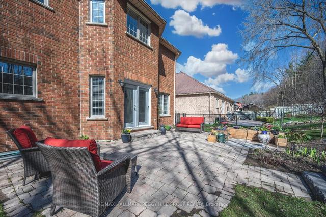 21 Crimson Ridge Rd, House detached with 4 bedrooms, 3 bathrooms and 4 parking in Barrie ON | Image 14
