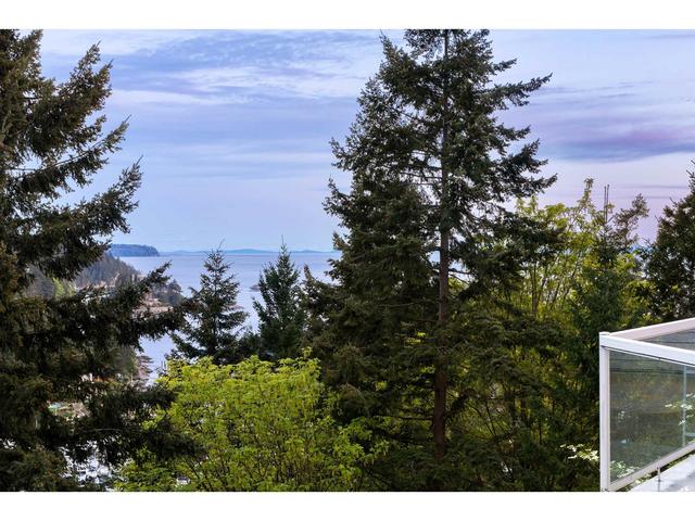 5860 Falcon Road, House detached with 5 bedrooms, 5 bathrooms and null parking in West Vancouver BC | Image 18