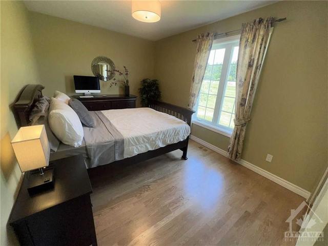 3607 Wilhaven Drive, House detached with 2 bedrooms, 2 bathrooms and 20 parking in Ottawa ON | Image 11