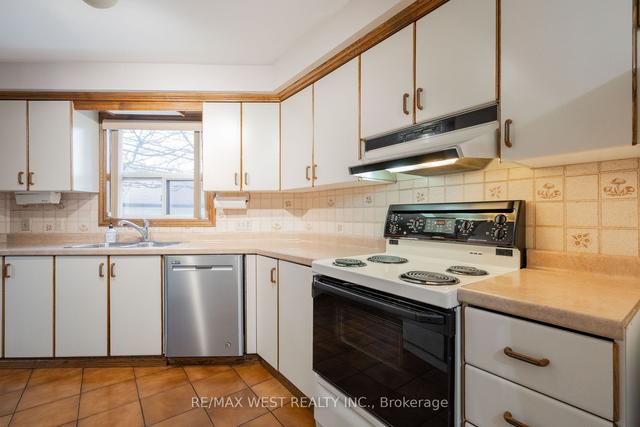 1516 Lawrence Ave W, House semidetached with 3 bedrooms, 2 bathrooms and 7 parking in Toronto ON | Image 4