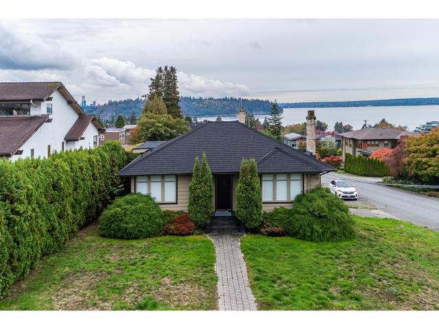 1196 Fulton Avenue, House detached with 2 bedrooms, 2 bathrooms and null parking in West Vancouver BC | Card Image