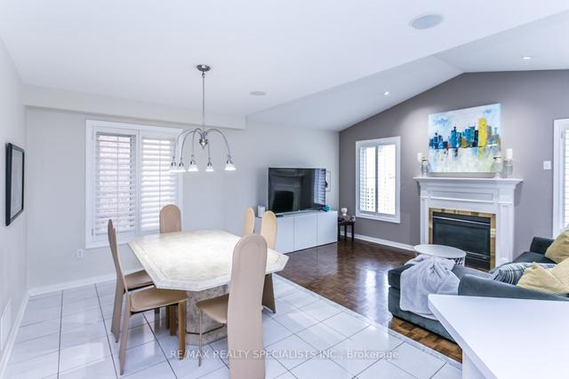 6419 Hampden Woods Rd, House detached with 4 bedrooms, 3 bathrooms and 6 parking in Mississauga ON | Image 2