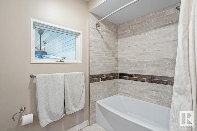9825 93 Av Nw, House detached with 3 bedrooms, 2 bathrooms and 4 parking in Edmonton AB | Image 22