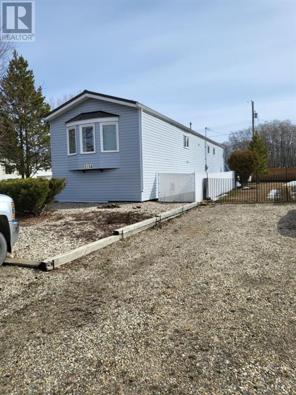 1114 7th Avenue, House detached with 2 bedrooms, 1 bathrooms and 2 parking in Beaverlodge AB | Image 2