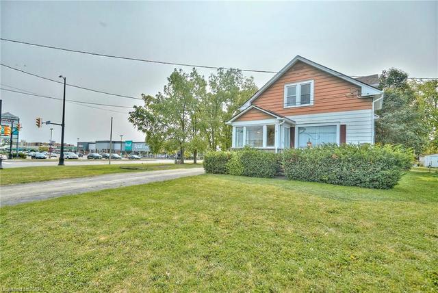 351 Garrison Street, House detached with 3 bedrooms, 2 bathrooms and 7 parking in Fort Erie ON | Image 1