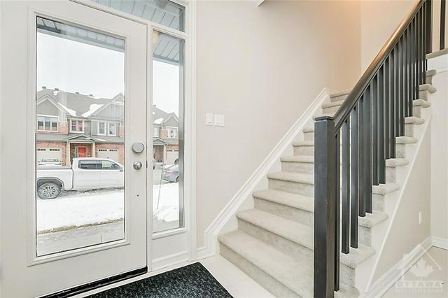 224 Hawkmere Way, Townhouse with 2 bedrooms, 3 bathrooms and 2 parking in Ottawa ON | Image 3