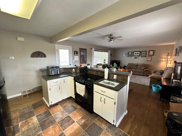 505 4 Street S, House detached with 2 bedrooms, 2 bathrooms and 2 parking in Vulcan AB | Image 10