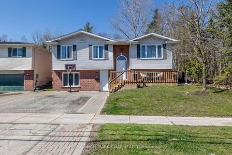212 Huronia Rd, House detached with 3 bedrooms, 2 bathrooms and 4 parking in Barrie ON | Card Image