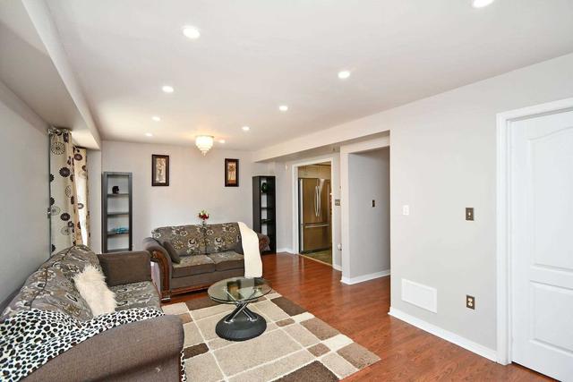 30 Edenfield St, House attached with 3 bedrooms, 3 bathrooms and 3 parking in Brampton ON | Image 4