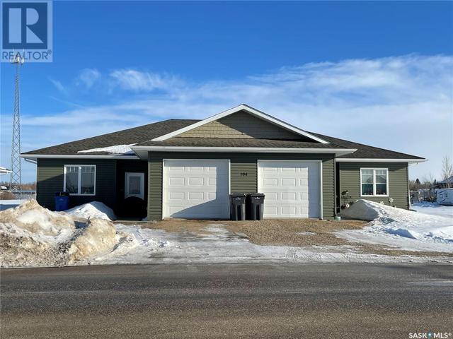 104 Carlyle Avenue, House detached with 2 bedrooms, 2 bathrooms and null parking in Carlyle SK | Image 1