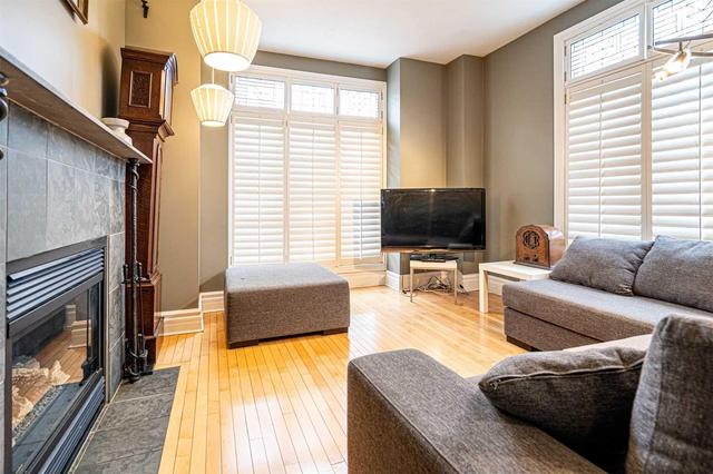 866 Pape Ave, House attached with 3 bedrooms, 3 bathrooms and null parking in Toronto ON | Image 3