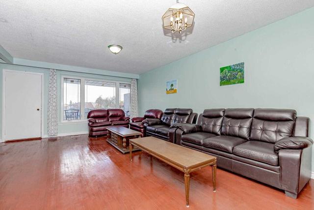 3162 Morning Star Dr N, House semidetached with 3 bedrooms, 3 bathrooms and 5 parking in Mississauga ON | Image 2