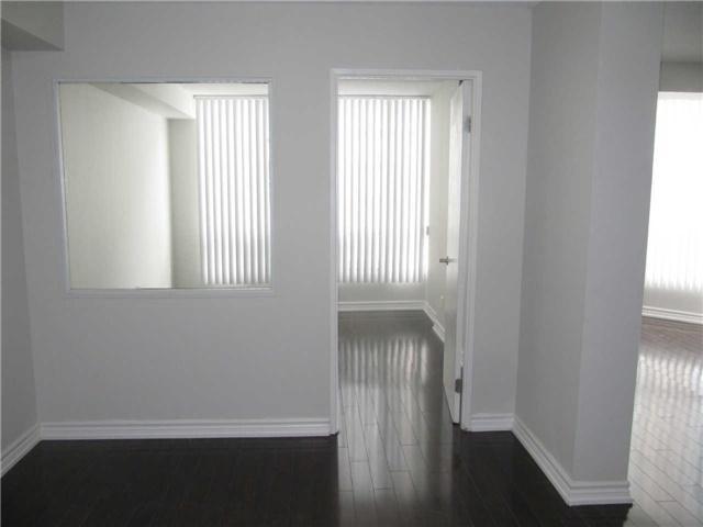1201 - 155 Hillcrest Ave, Condo with 1 bedrooms, 1 bathrooms and 1 parking in Mississauga ON | Image 6