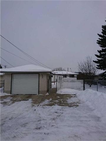 8952 153 St, House detached with 2 bedrooms, 2 bathrooms and 2 parking in Edmonton AB | Image 2