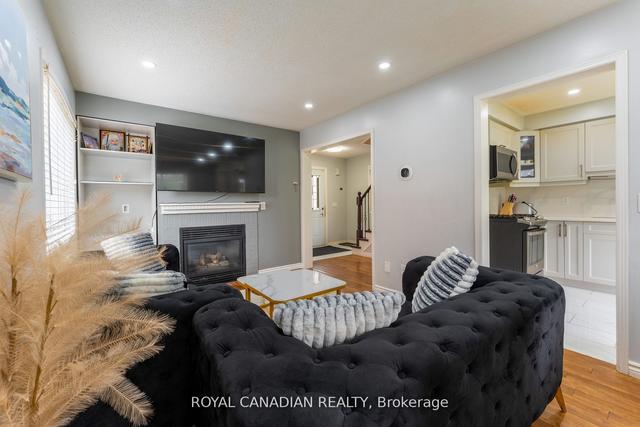 46 Nectarine Cres, House detached with 3 bedrooms, 3 bathrooms and 5 parking in Brampton ON | Image 2