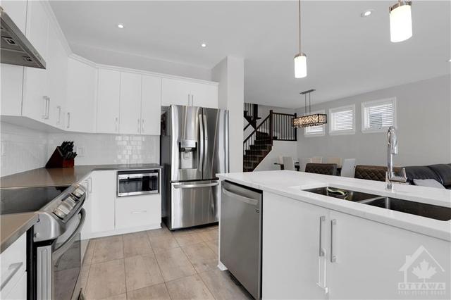 104 Minikan Street, House detached with 4 bedrooms, 4 bathrooms and 4 parking in Ottawa ON | Image 7