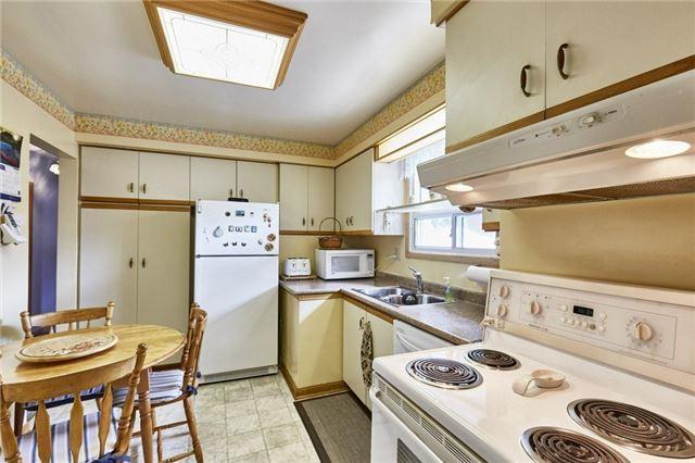 26 Dempster St, House detached with 3 bedrooms, 2 bathrooms and 2 parking in Toronto ON | Image 10