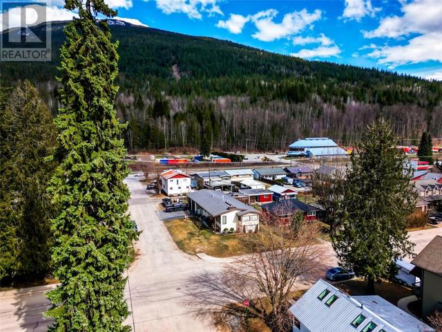108 Ford Street, House detached with 3 bedrooms, 2 bathrooms and 2 parking in Revelstoke BC | Image 37