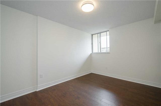 2010 - 812 Burnhamthorpe Rd, Condo with 3 bedrooms, 2 bathrooms and 1 parking in Toronto ON | Image 13