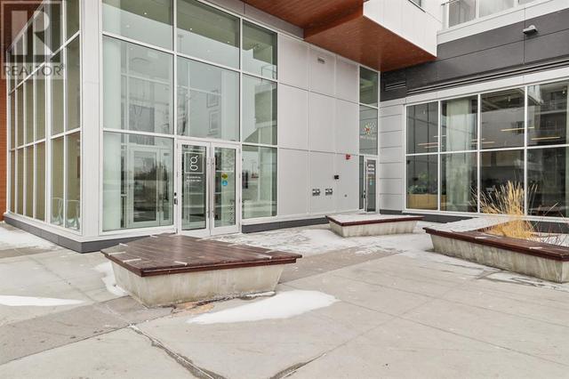 401, - 8445 Broadcast Avenue Sw, Condo with 2 bedrooms, 2 bathrooms and 1 parking in Calgary AB | Image 2