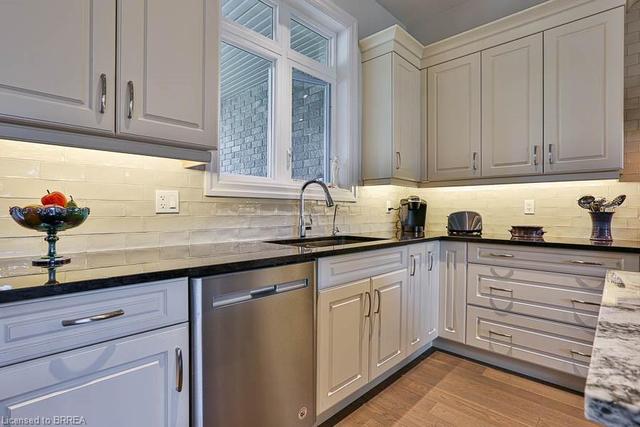 193 King Edward Street, House detached with 3 bedrooms, 2 bathrooms and null parking in Brant ON | Image 16