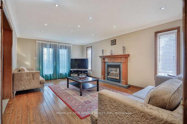51 Dorwood Crt, House detached with 4 bedrooms, 4 bathrooms and 9 parking in Vaughan ON | Image 3