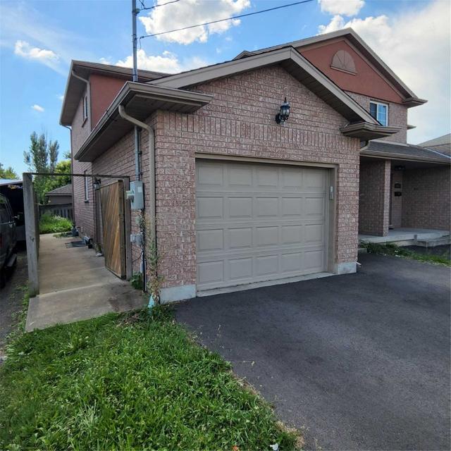 6848 Cropp St, House semidetached with 3 bedrooms, 3 bathrooms and 3 parking in Niagara Falls ON | Image 1