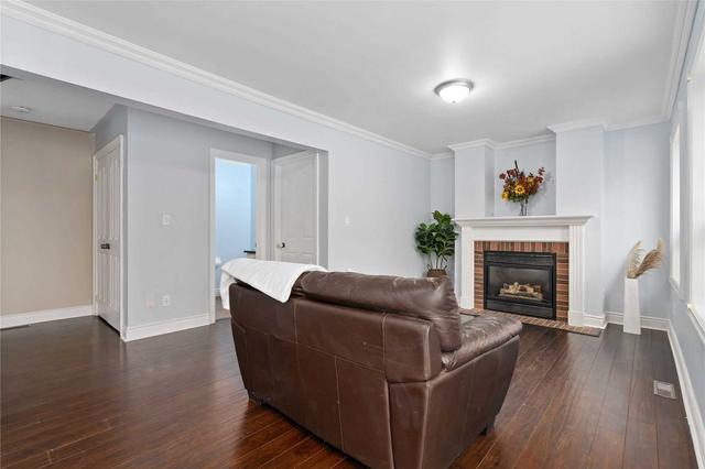 33 Montserrand St, House detached with 4 bedrooms, 3 bathrooms and 6 parking in Barrie ON | Image 3