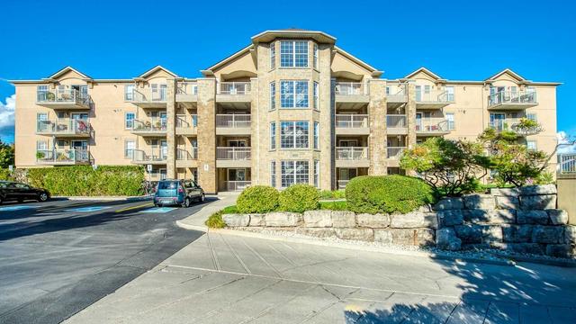 205 - 1810 Walkers Line, Condo with 1 bedrooms, 1 bathrooms and 1 parking in Burlington ON | Image 1
