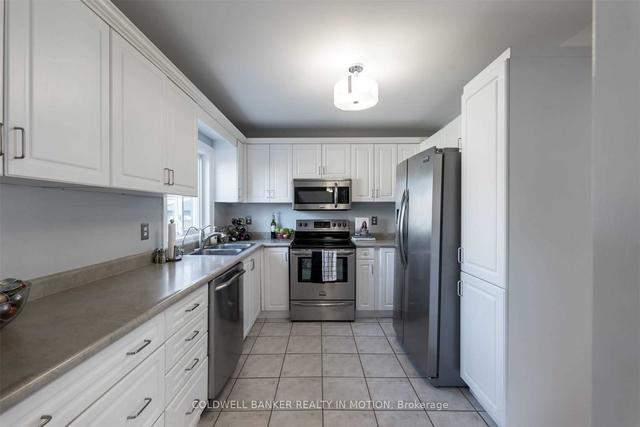 570 Enfield Rd W, House detached with 3 bedrooms, 2 bathrooms and 4 parking in Burlington ON | Image 3