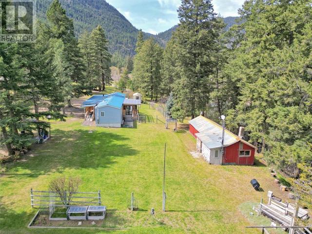 2446 Hwy 3, House other with 2 bedrooms, 2 bathrooms and null parking in Central Kootenay B BC | Image 36
