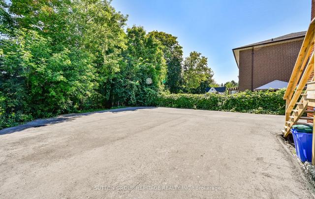 333 Surrey Dr, House detached with 6 bedrooms, 3 bathrooms and 6 parking in Oshawa ON | Image 23
