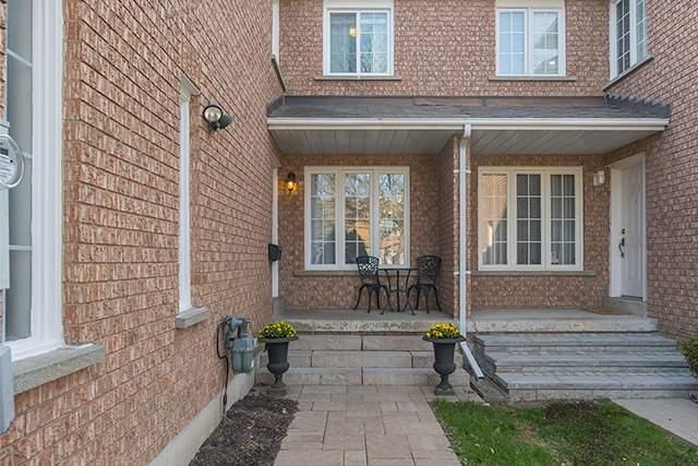 80 Berwick Cres, House attached with 3 bedrooms, 3 bathrooms and 2 parking in Richmond Hill ON | Image 2