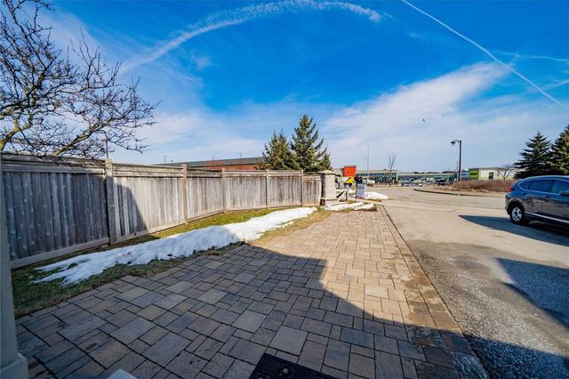 2450 Shadow Crt N, House attached with 3 bedrooms, 4 bathrooms and 3 parking in Oakville ON | Image 27
