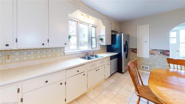 422185 Concession 6 Ndr Road, House detached with 3 bedrooms, 1 bathrooms and 25 parking in West Grey ON | Image 8