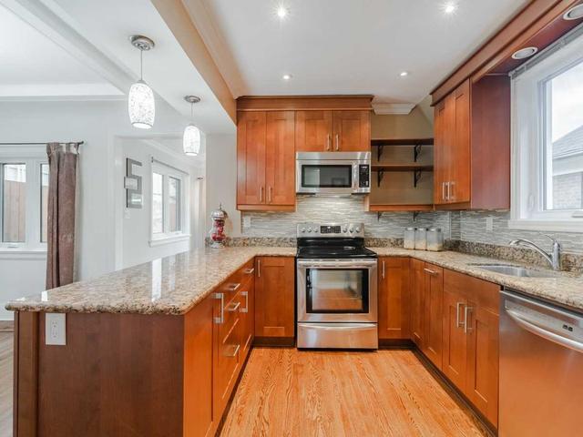 359 Windermere Ave, House detached with 3 bedrooms, 3 bathrooms and 3 parking in Toronto ON | Image 8