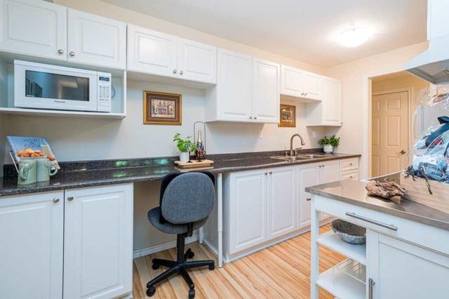 102 - 15020 North Bluff Rd, Condo with 1 bedrooms, 1 bathrooms and 1 parking in White Rock BC | Image 12