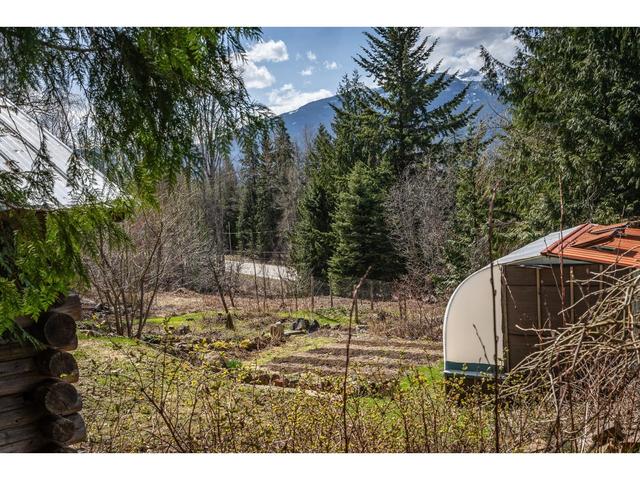 8788 Highway 6, House detached with 2 bedrooms, 2 bathrooms and null parking in Central Kootenay H BC | Image 54